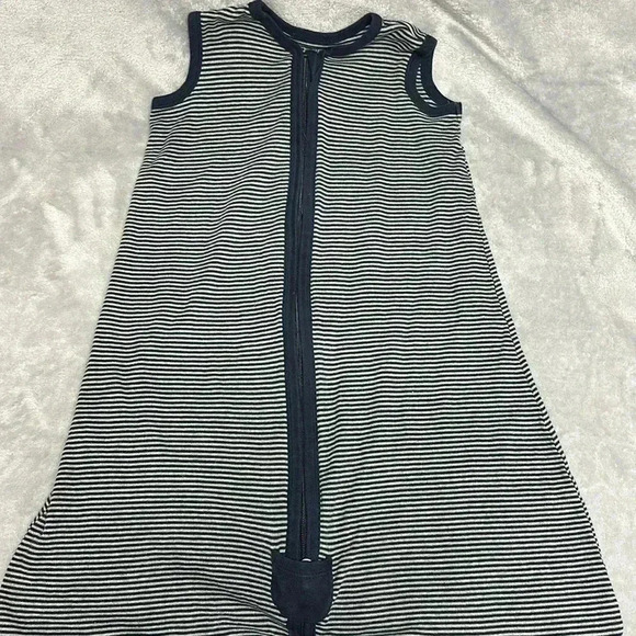 Burt's Bees Baby - Newborn  sleep sack. Size 0-6 months - Picture 1 of 3